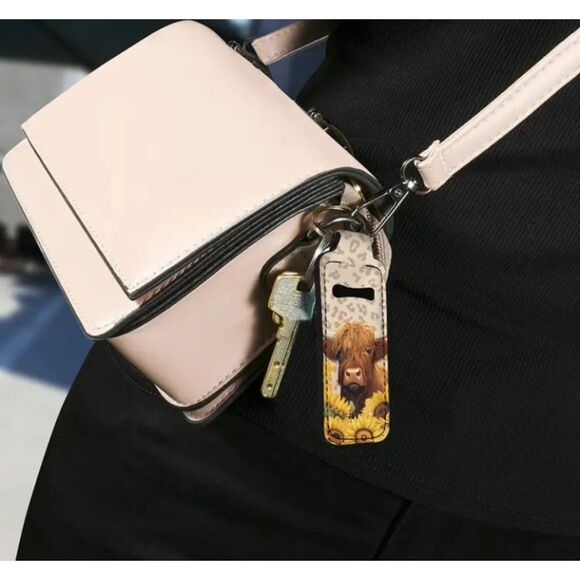 Woodgrain Highland Cow Keychain – Yellow Floral - Picture 8 of 8